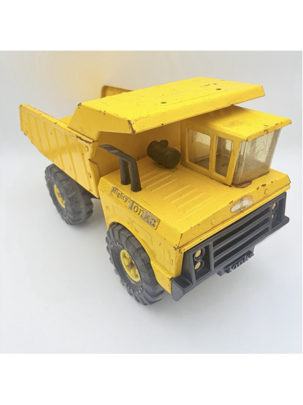 Vintage Tonka MIGHTY DUMP TRUCK XMB-975 Yellow Pressed STEEL Toy 1970s